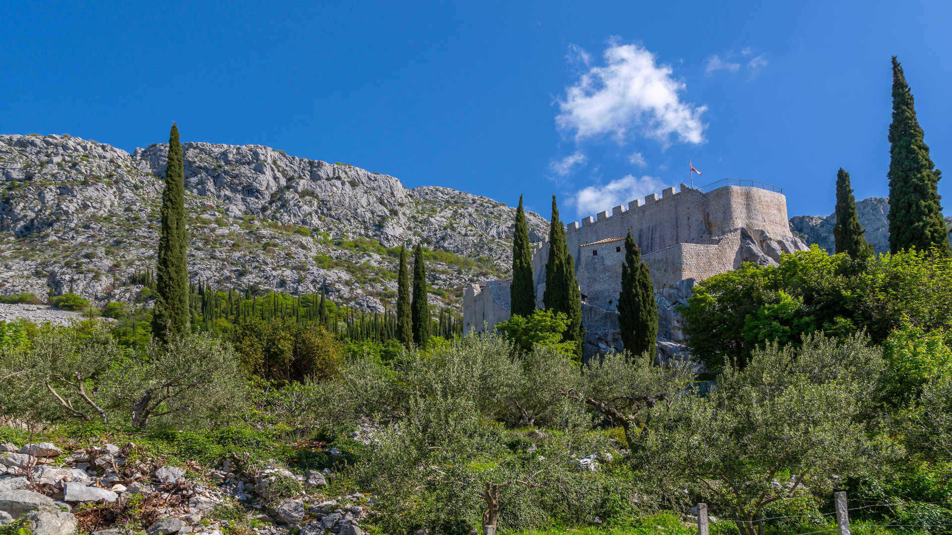 Sokol kula, zaštitnik Konavala – Dubrovnik — Sun Gardens Dubrovnik ...