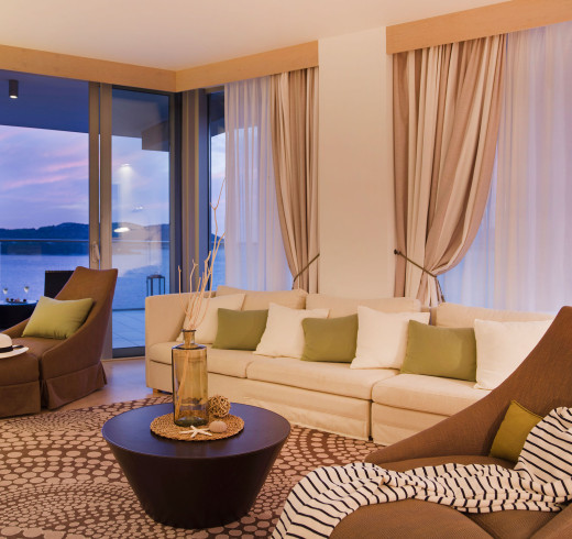 Resort 100 USD Credit