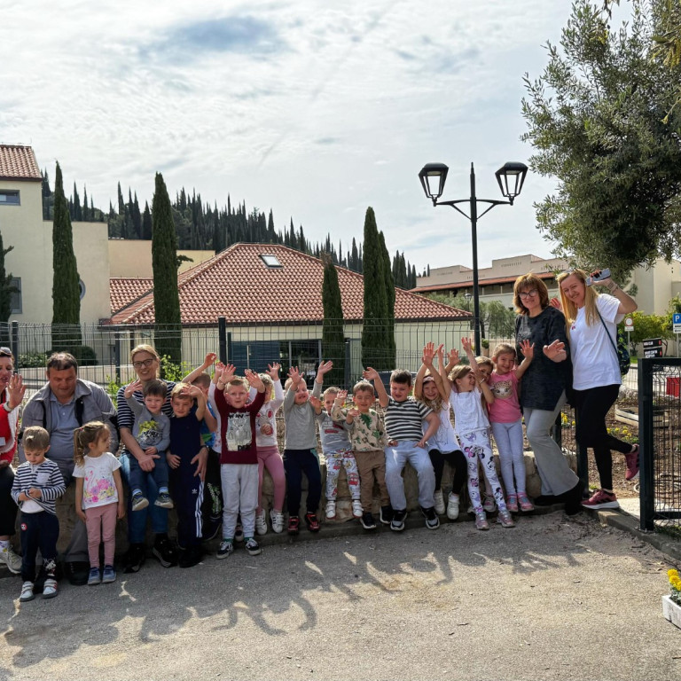 Dan planeta Zemlje s malim vrtlarima iz Trstenog